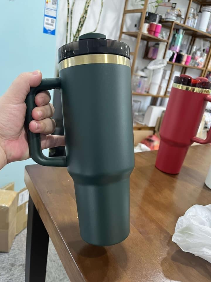 16 Pack 40oz Powder Coated Gold Plated Gold Underneath H2.0 40oz Christmas Tumblers For Laser Engraving  _GGblanks